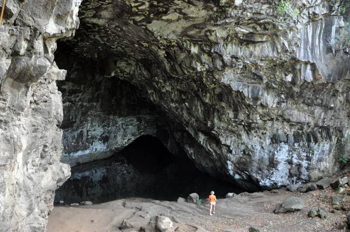 Wet And Dry Caves Kauai Com
