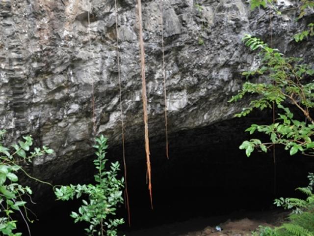 Wet and Dry Caves | Kauai.com